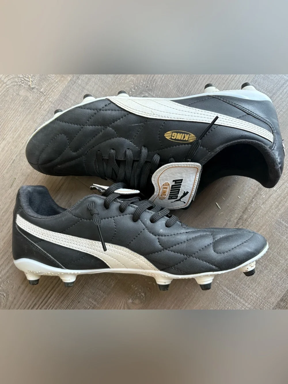 Puma King Men’s Black and White Soccer Cleats